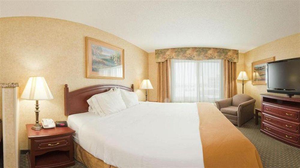 Holiday Inn Express Hotel & Suites Bismarck By Ihg מראה חיצוני תמונה