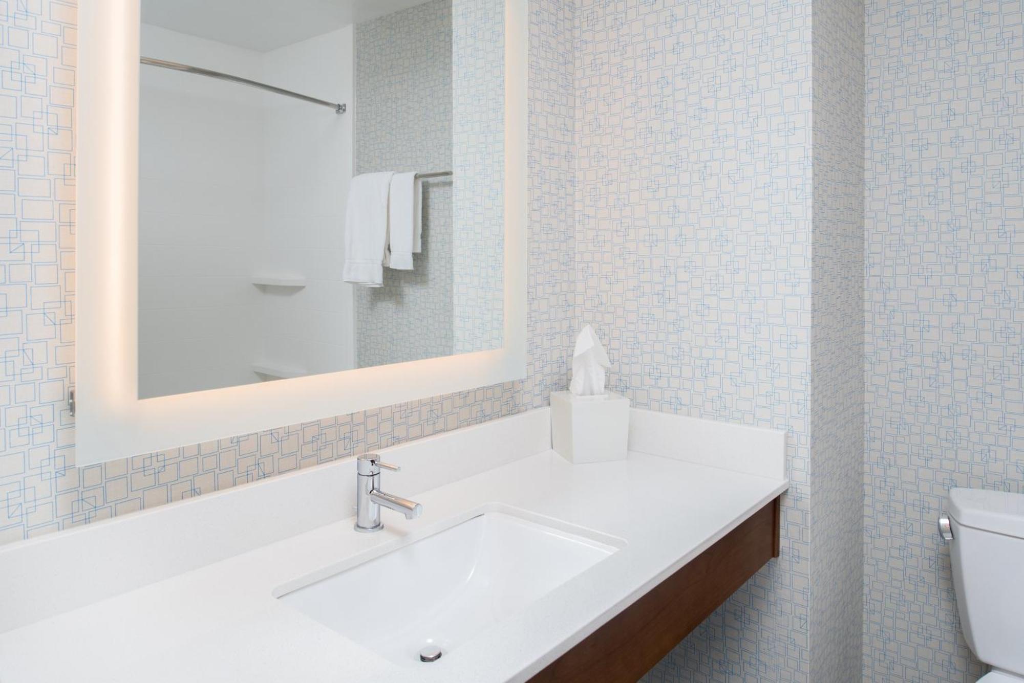 Holiday Inn Express Hotel & Suites Bismarck By Ihg מראה חיצוני תמונה