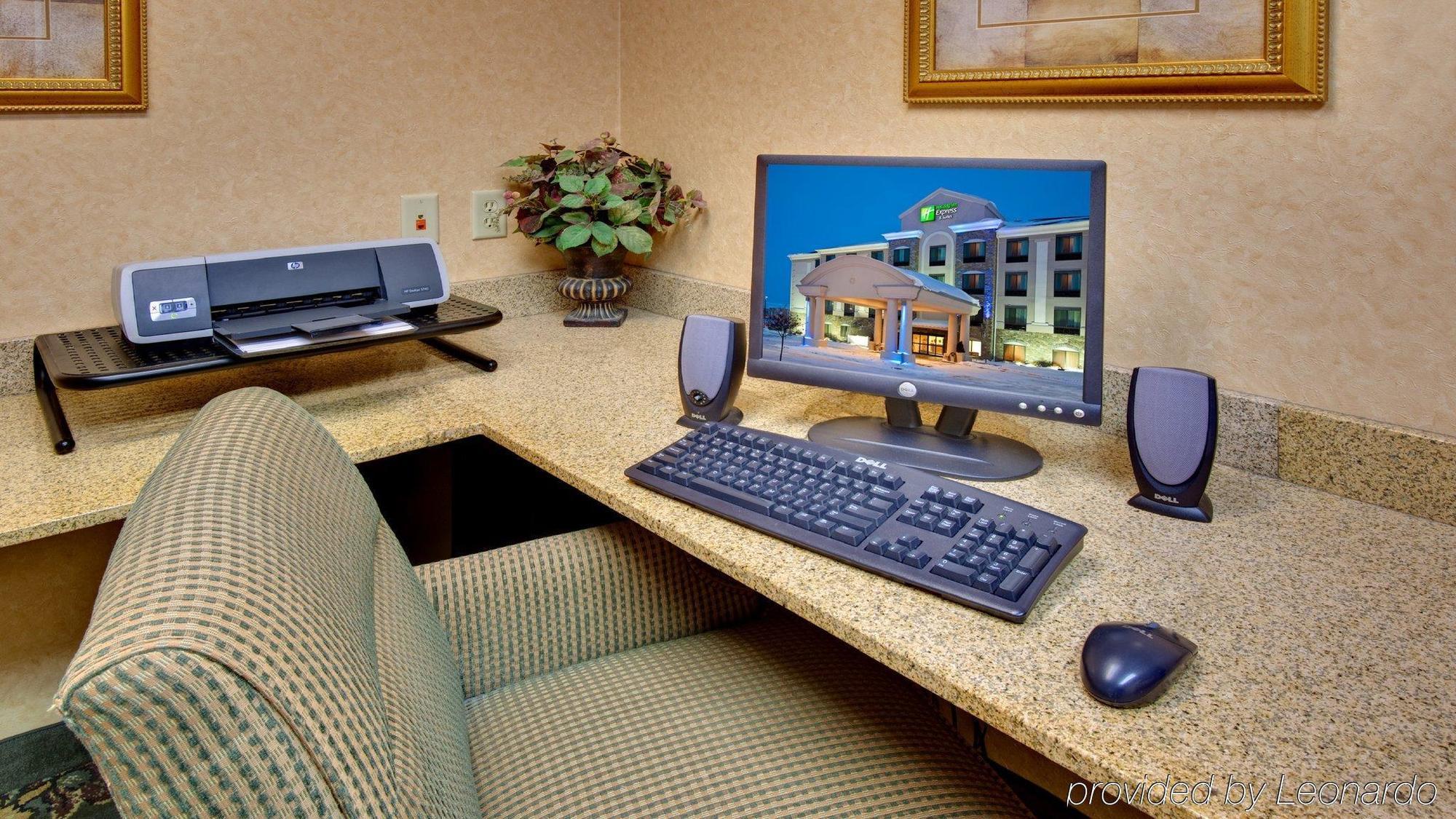 Holiday Inn Express Hotel & Suites Bismarck By Ihg מתקנים תמונה