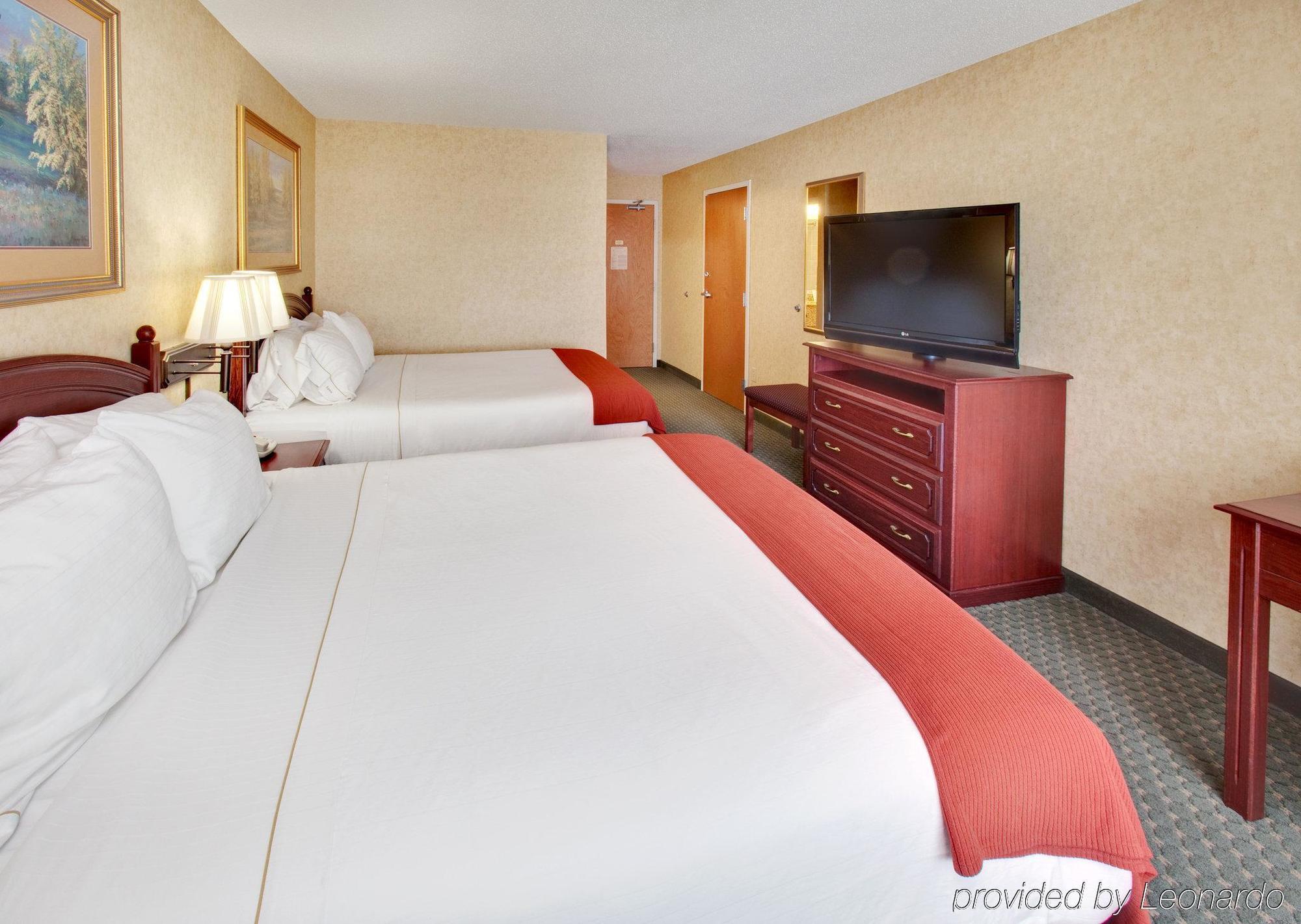 Holiday Inn Express Hotel & Suites Bismarck By Ihg חדר תמונה