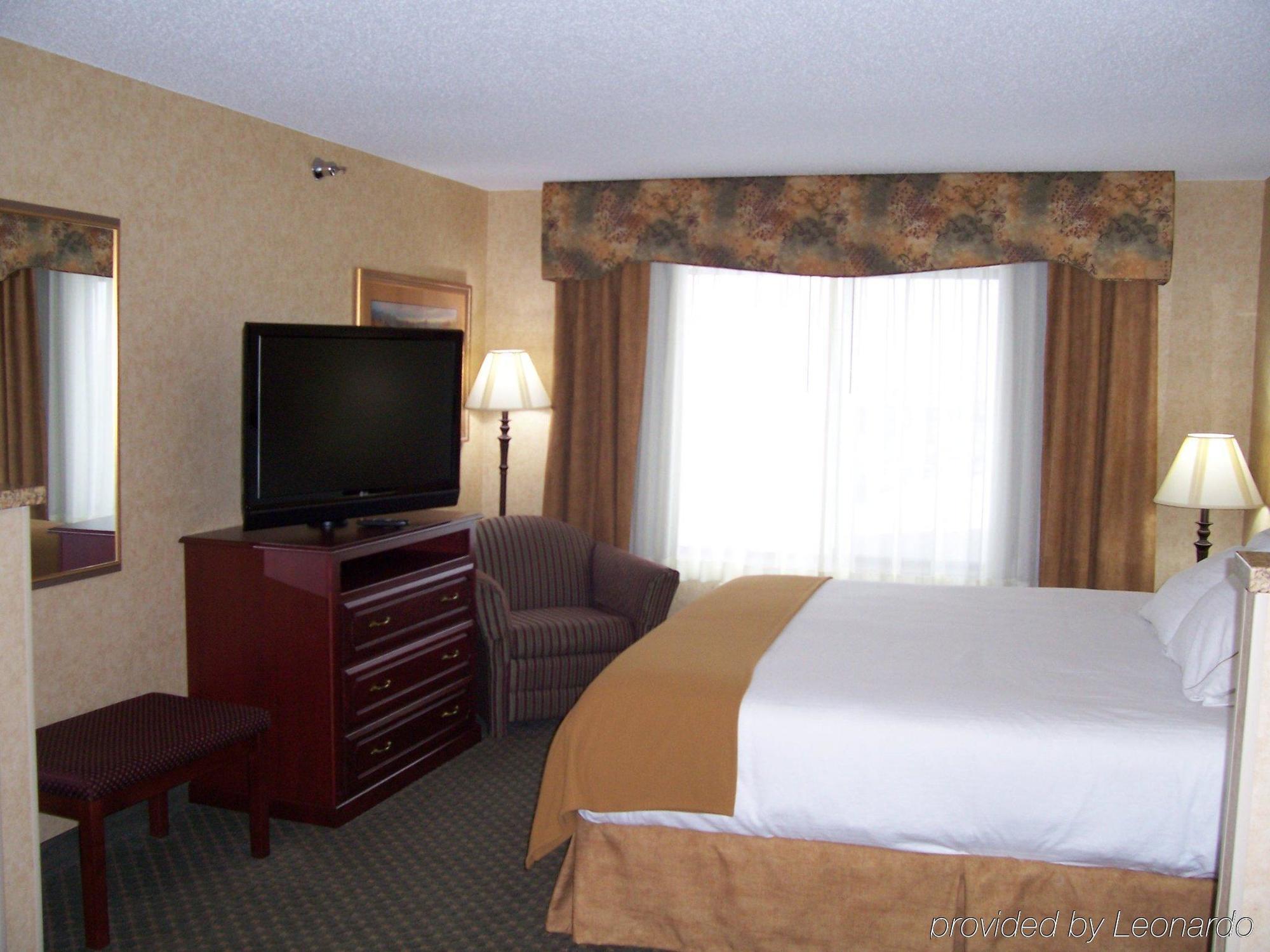 Holiday Inn Express Hotel & Suites Bismarck By Ihg חדר תמונה