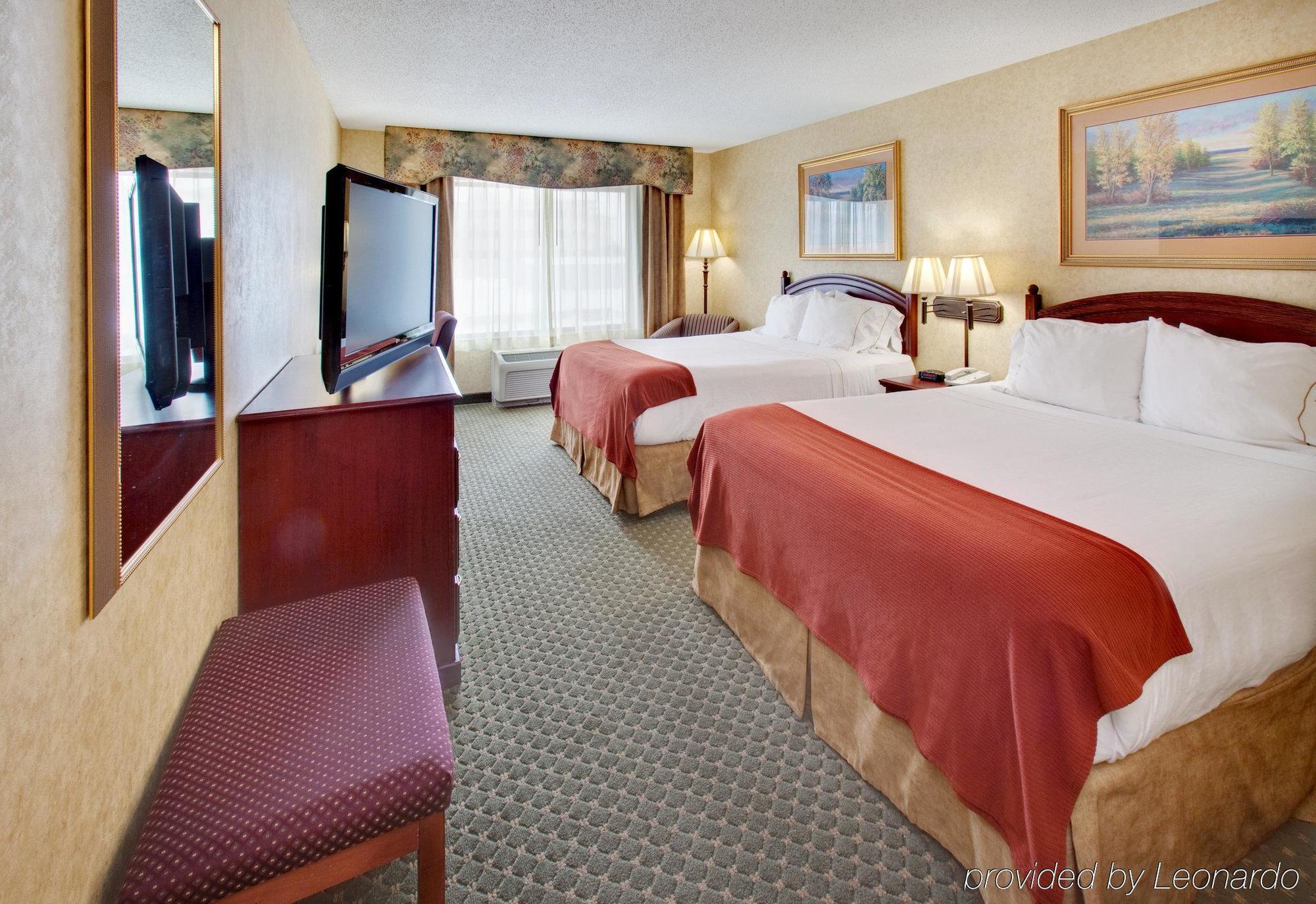 Holiday Inn Express Hotel & Suites Bismarck By Ihg חדר תמונה