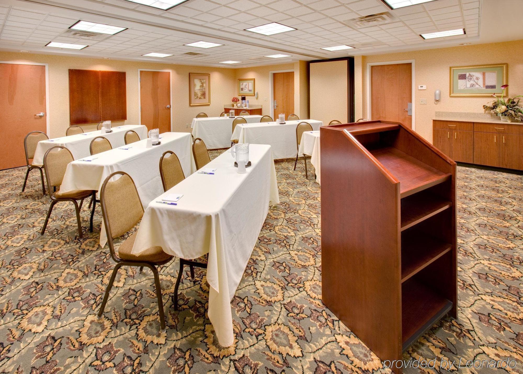 Holiday Inn Express Hotel & Suites Bismarck By Ihg מתקנים תמונה