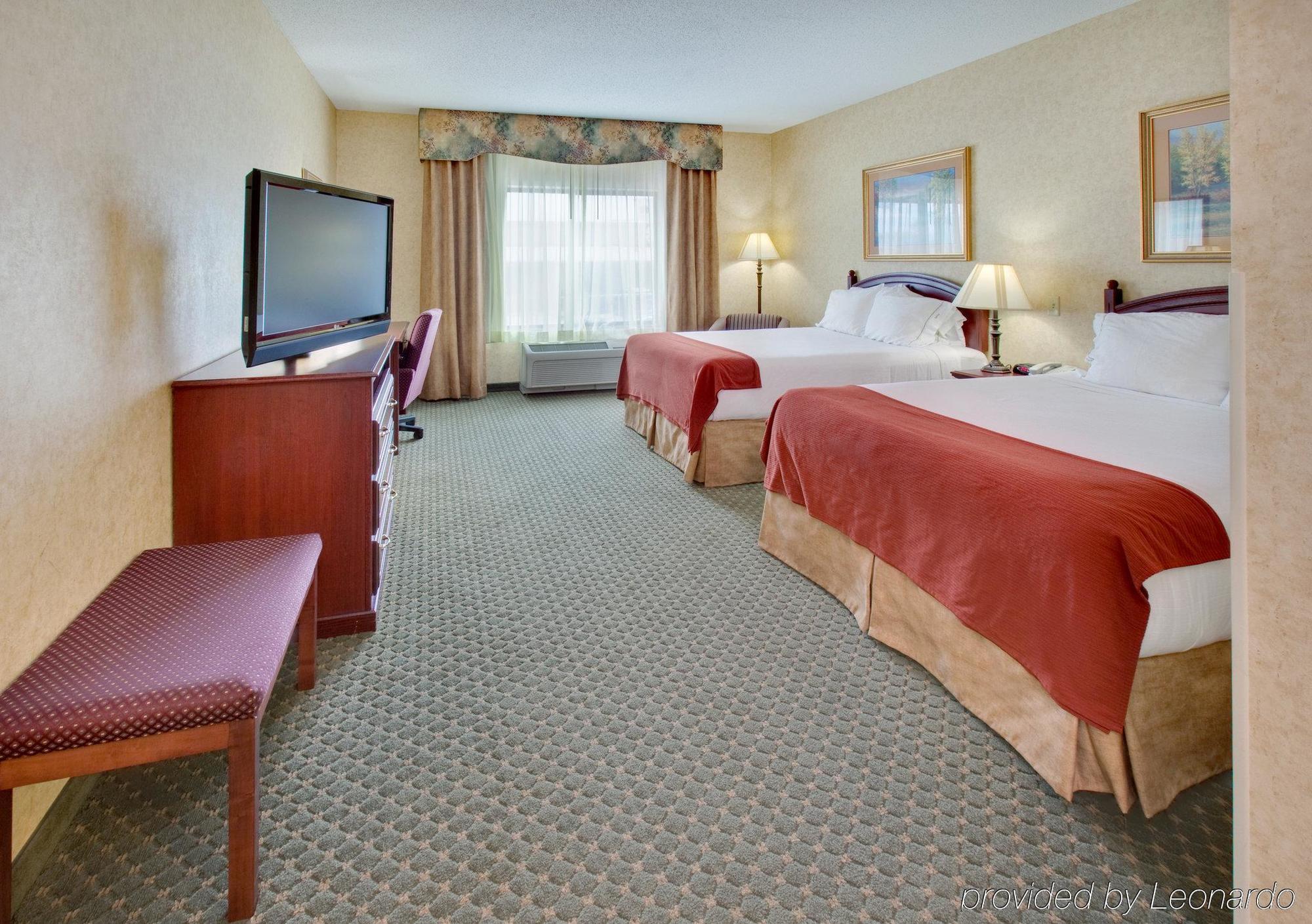 Holiday Inn Express Hotel & Suites Bismarck By Ihg חדר תמונה