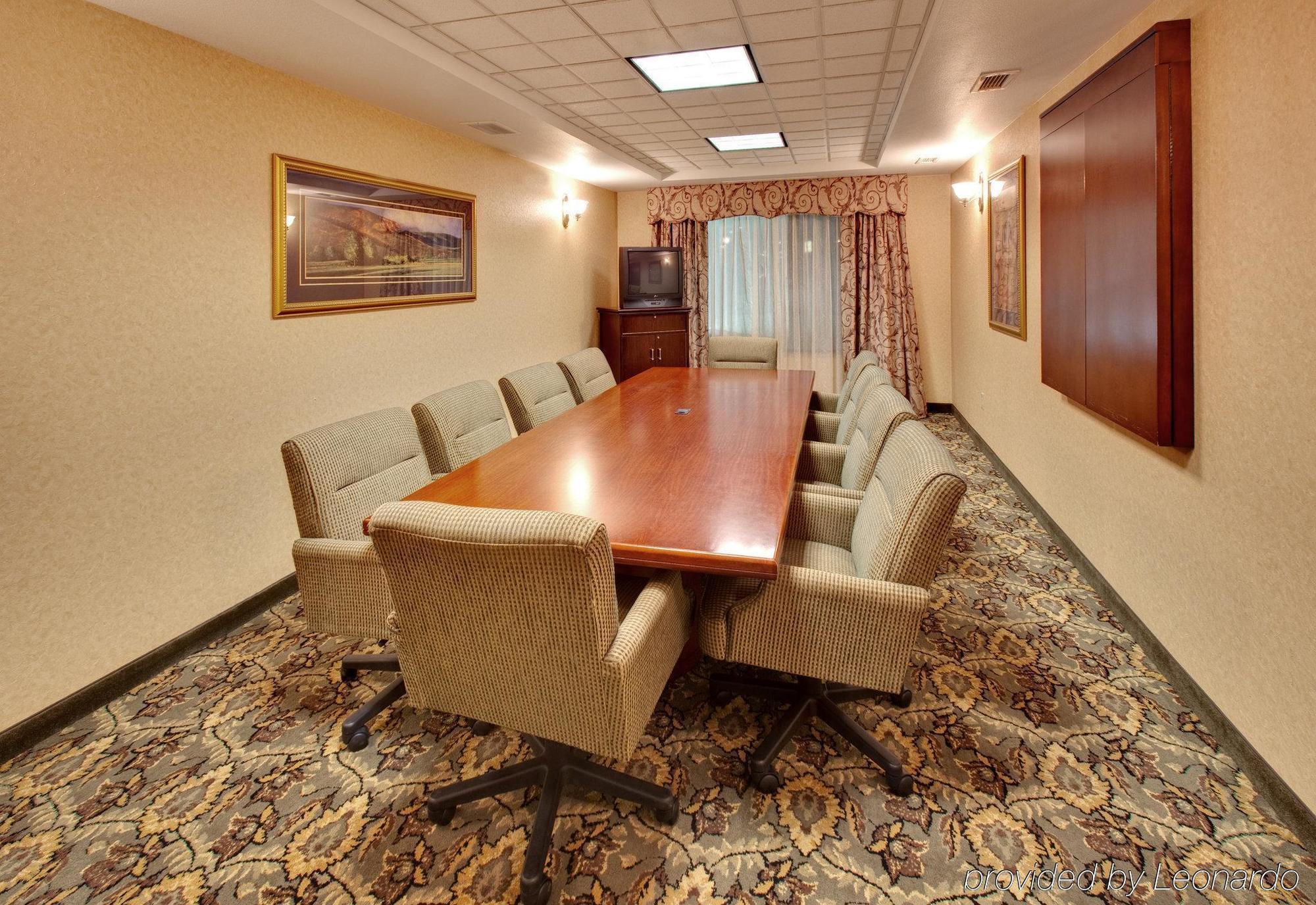 Holiday Inn Express Hotel & Suites Bismarck By Ihg מתקנים תמונה